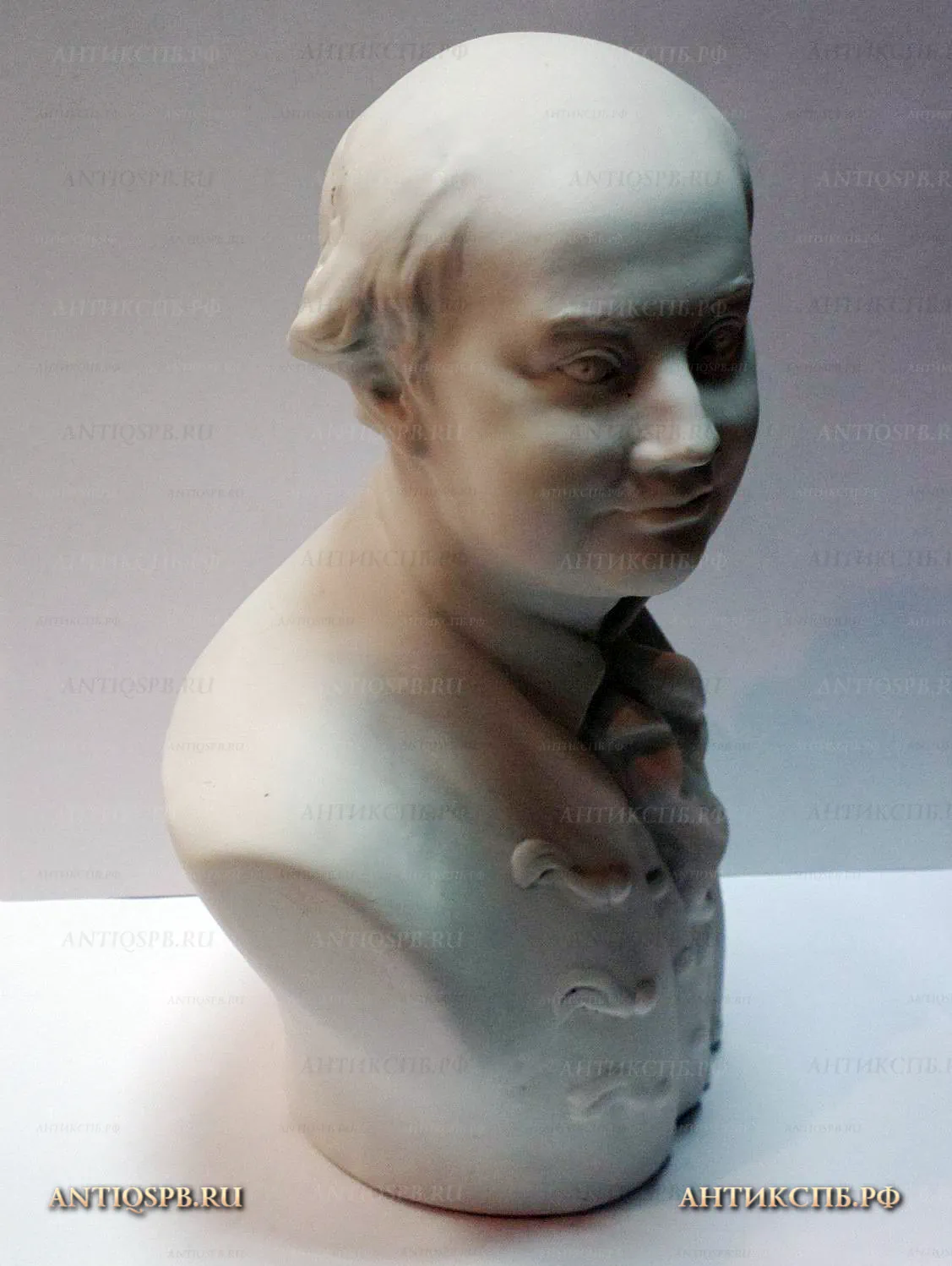 Бюст фарфоровый "М. Ломоносов". ЛФЗ. Вт. пол. ХХ века. №18298